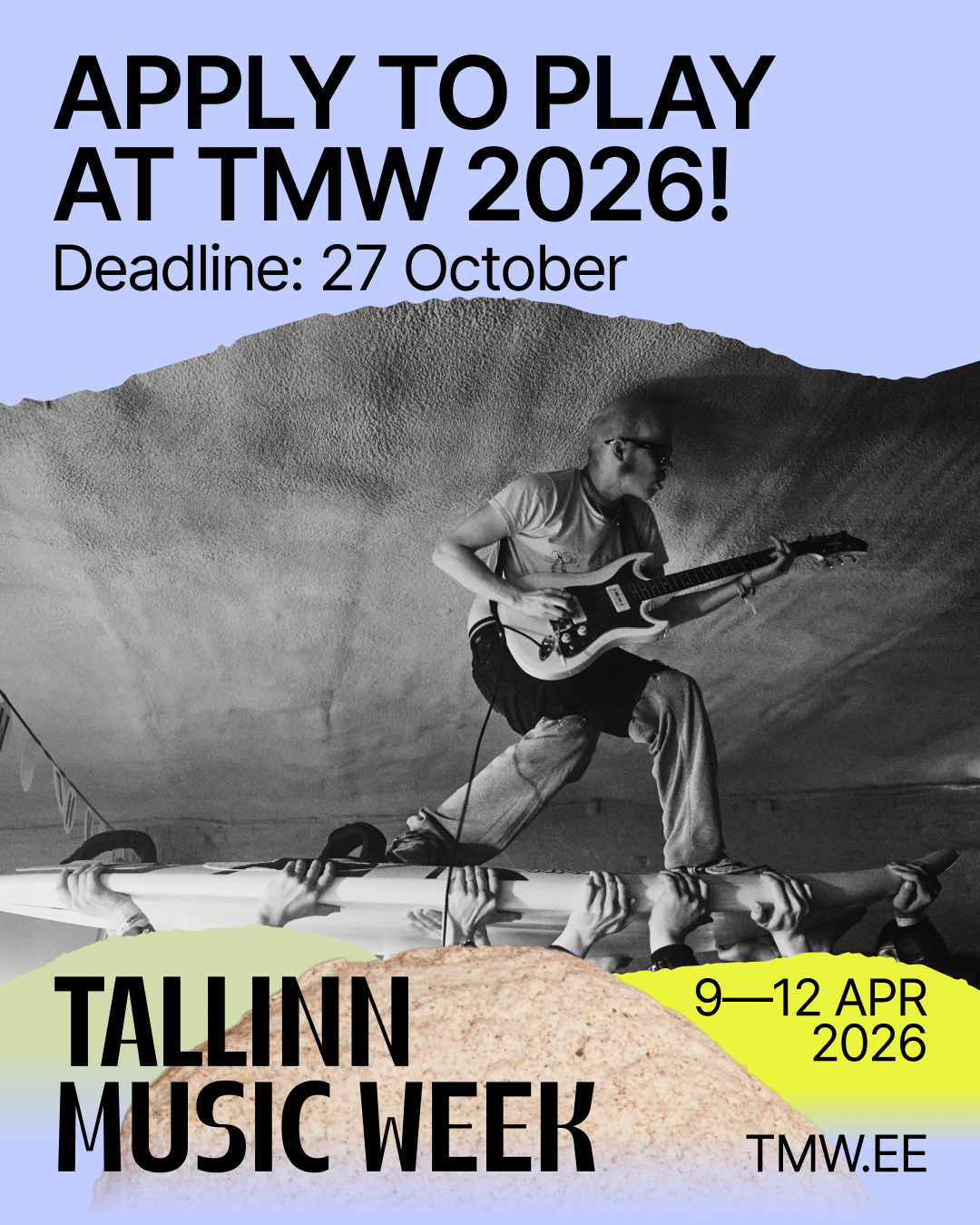 Tallinn music week, image d'un guitariste sur une planche de surf au dessus d'une foule